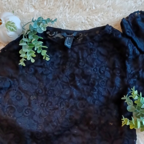 Forever 21 Size Large Black Lace Top - Picture 2 of 3